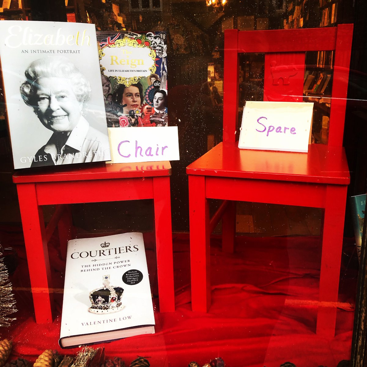 What with all the news coverage, we felt we had to put *something* in the window. Several customers popped in to let us know it tickled them. Come and find something to love amongst all the books we do have in stock!
#HelloWinchester #IndependentBookshop