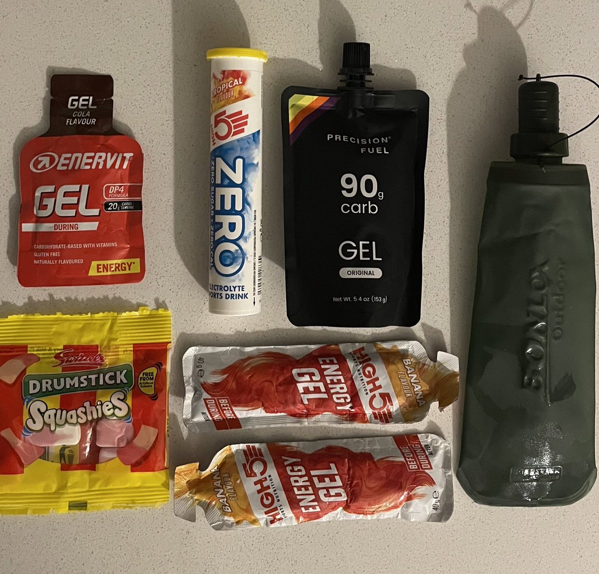 ev_runs's tweet image. Ready for the 20 miler (32km) tomorrow. 
The @precisionfandh is a game changer. 90g of carbs is nearly the equivalent of 4 High 5 gels. So over a marathon you probably need 2 pouches. I got mine from @SPUNCycles 
PS The Squashies are essential.