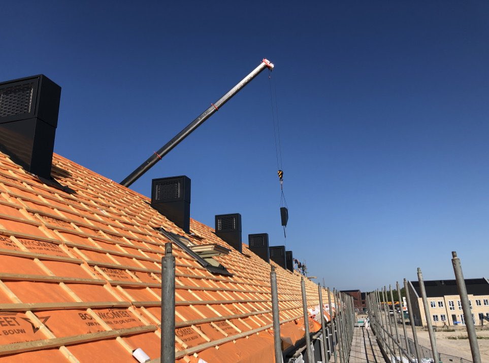 paulfrost_me's tweet photo. @FullyChargedDan @HeatCalculation @theheatinghub @_heatgeek
On roof #ashp chimney style from #HydroTopWorks
The #HydroCap https://t.co/h07OvkSTd6