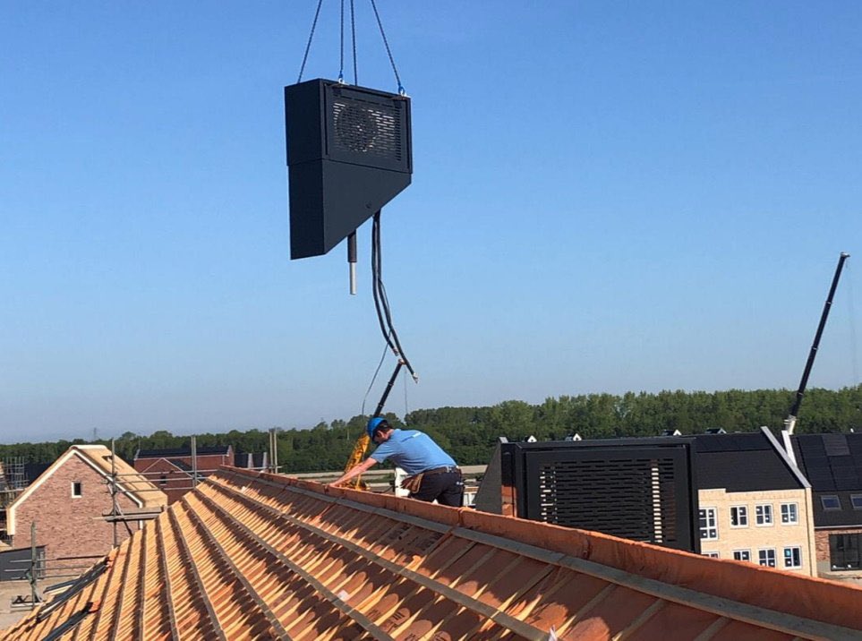 paulfrost_me's tweet photo. @FullyChargedDan @HeatCalculation @theheatinghub @_heatgeek
On roof #ashp chimney style from #HydroTopWorks
The #HydroCap https://t.co/h07OvkSTd6