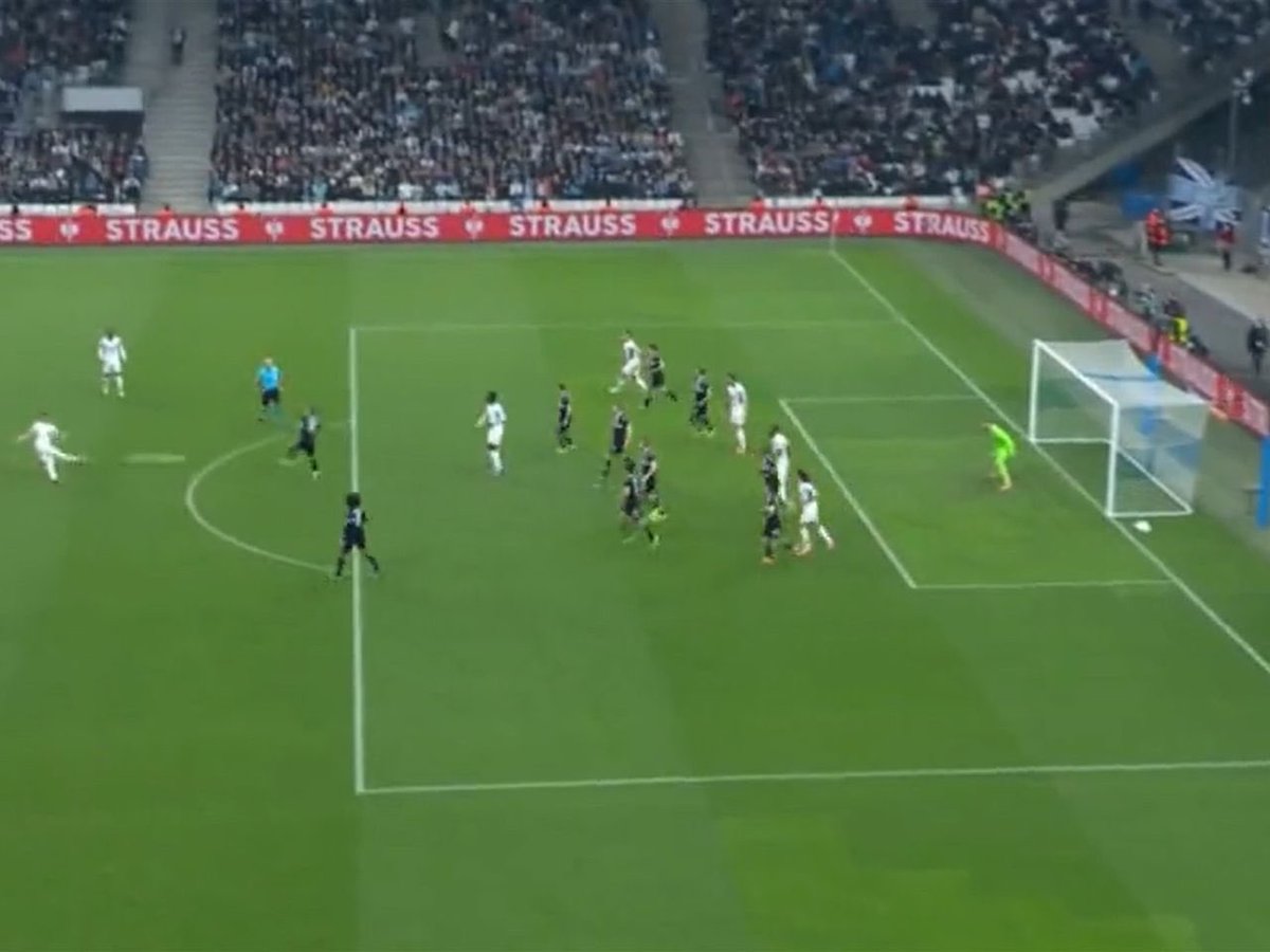 MercatoPlein's tweet photo. 💬 J.-H. Eyraud : « La nomination du but de Dimitri (Payet) au prix Puskas ? Il mérite de gagner, son but est exceptionnel. Si on m’avait écouté ce but aurait compté pour 2 buts mais bon quand j’ai proposé ça on m’a pris pour un fou… »
#eyraud #payet #puskas #TeamOM https://t.co/6ffOGd3vAj