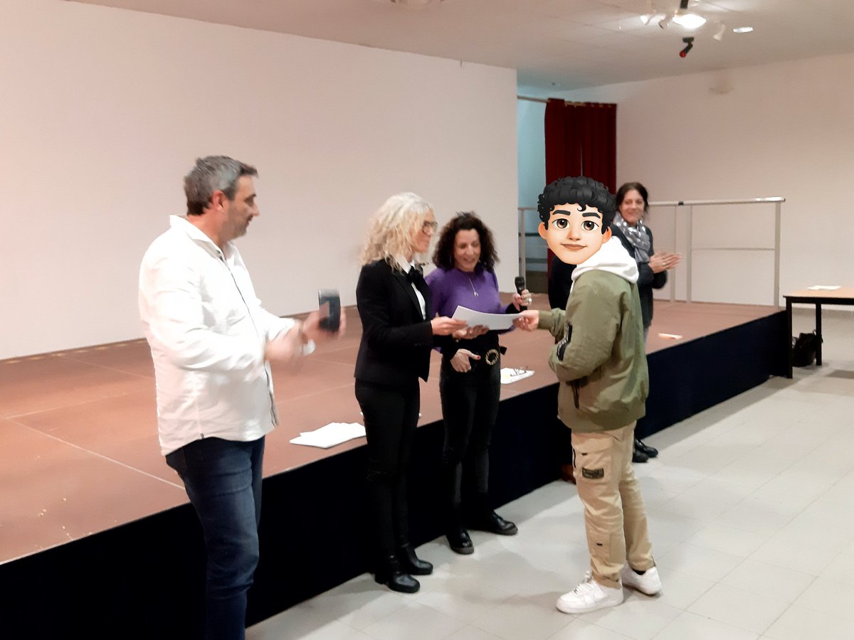 EreMarquisanne's tweet photo. Beaucoup de plaisir de revoir mes anciens élèves lors de cette belle cérémonie républicaine 🇫🇷 en présence de @MondoneValerie. De beaux souvenirs, des émotions pour la remise des diplômes 👩‍🎓👨‍🎓du CFG et DNB pro. Félicitations et encore Bravo 👏 https://t.co/JD1rhEtwbH