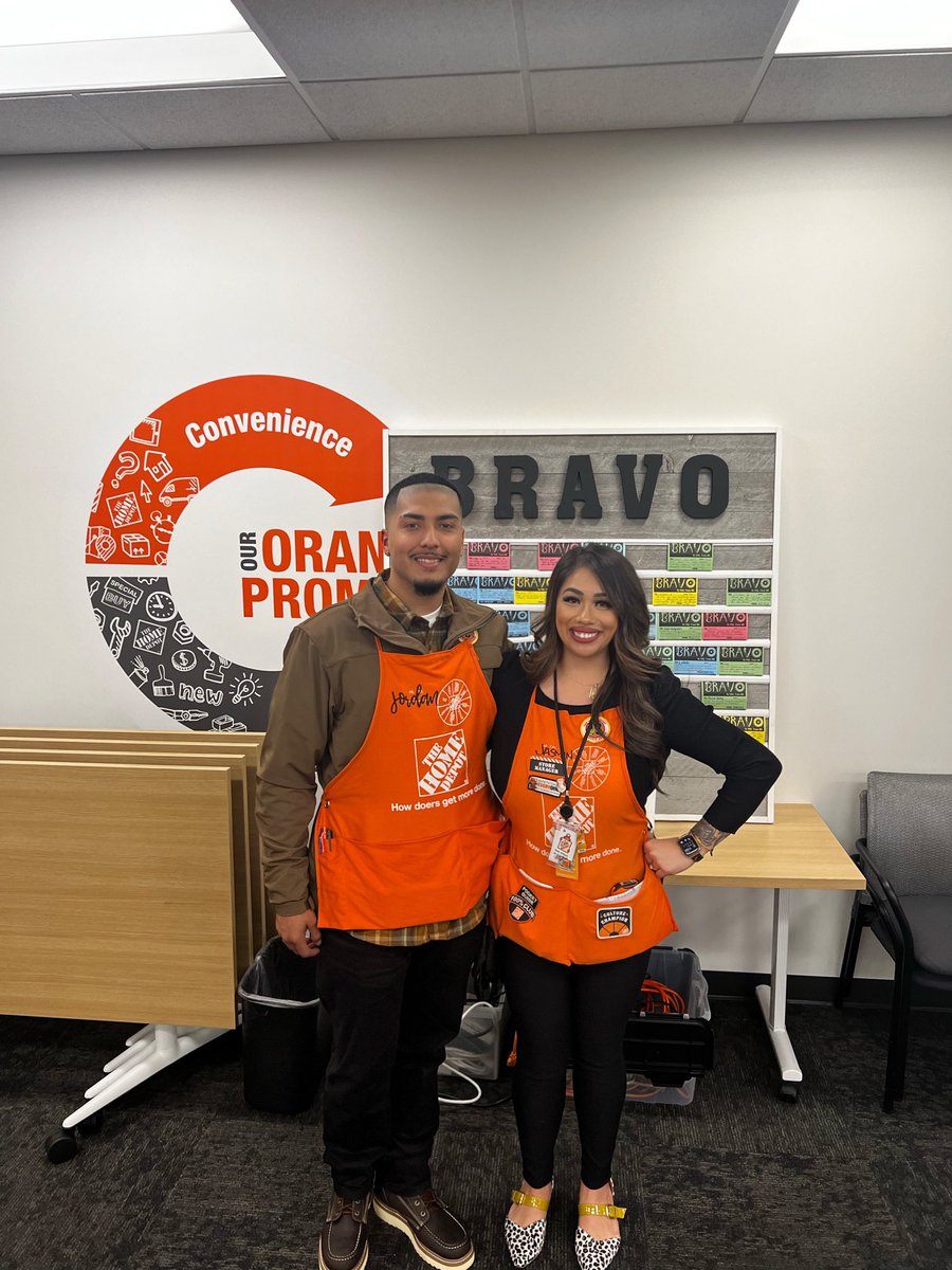 I was blessed with the opportunity to teach our future leaders today🧡 I remember sitting in this same room as a DS in awe of the speaker, it felt so out of reach. What an amazing company we work for!💪🏼 #homedepot #pacsouth #d171 #leadership #development #payitforward #culture