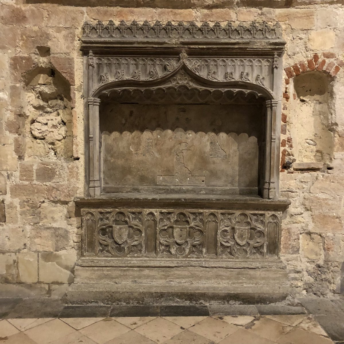 FionaxWhite's tweet photo. Chichester cathedral https://t.co/087S4eH11z