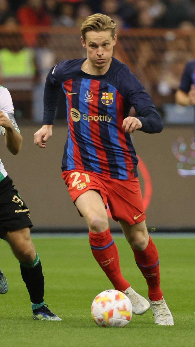 BarcaWorldwide's tweet photo. 🗣️ Alejandro Segura: “Someone explain to me why Busquets replaced Frenkie...” https://t.co/HSUfT0dhqP