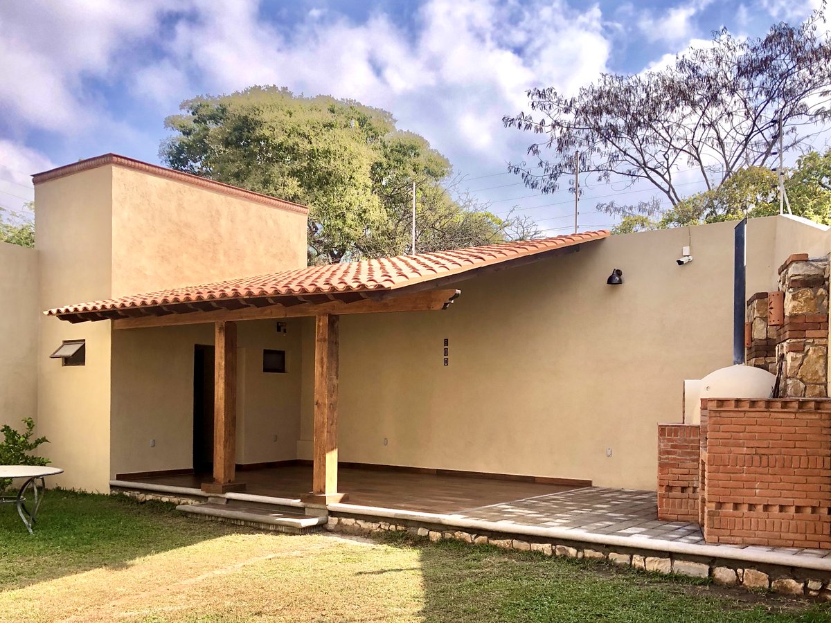 TEArquitectos's tweet photo. #ProcesodeObra
Terraza I (Terraza DIGA)
Espacio para convivencia familiar.
1) Inicio de construcción.
2) Colocación estructura de #madera.
3) Suministro teja de barro.
4) Colocación pergolado #acero oxidado y puertas plegadizas de #cristal templado.
#Arquitectura
#TEArquitectos https://t.co/7ASSbTmNl6