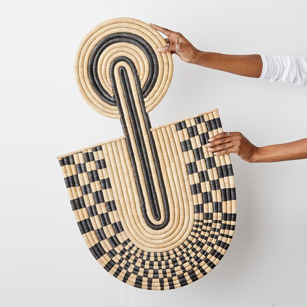Kanjuinteriors's tweet photo. This Maravi woven wall art was named after the Chichewa word Kugona. Kugona when translated into English means asleep. This pattern reminded us of the sun setting on the Sahara. ⁠
⁠
https://t.co/HKgiSgimAo https://t.co/W41OsmJqCU