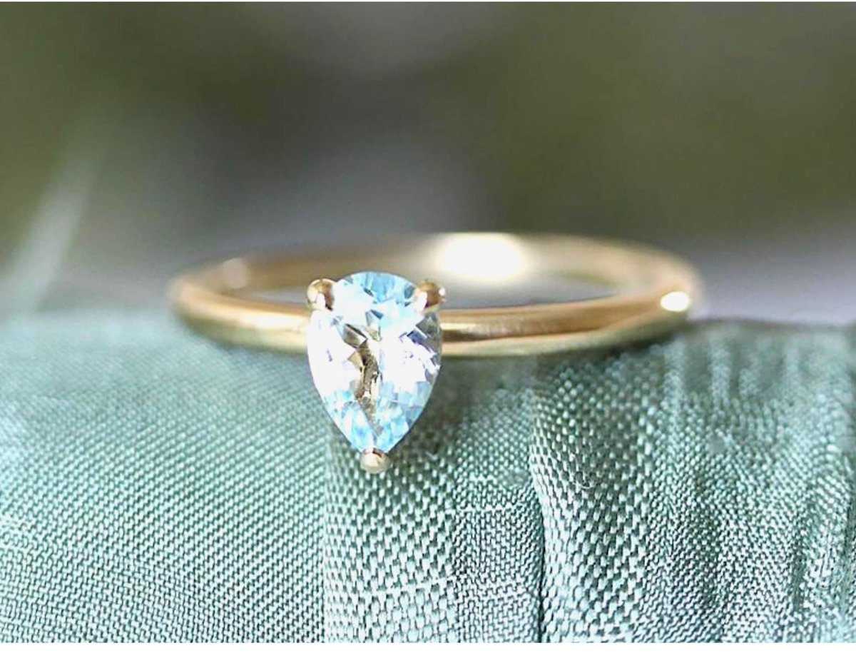 goldjewelrykeys's tweet image. Blue Topaz Ring, Gold Vermeil Rings, Topaz Gold Ring, Teardrop Blue Topaz Ring, Blue Topaz Jewelry, Pear Shape Ring, Gold Statement Ring etsy.me/3W0RgcY
#topazring #bluetopazring #topazjewelry #goldtopazring #peardropring #pearshapering #handmadegifts #bohoring