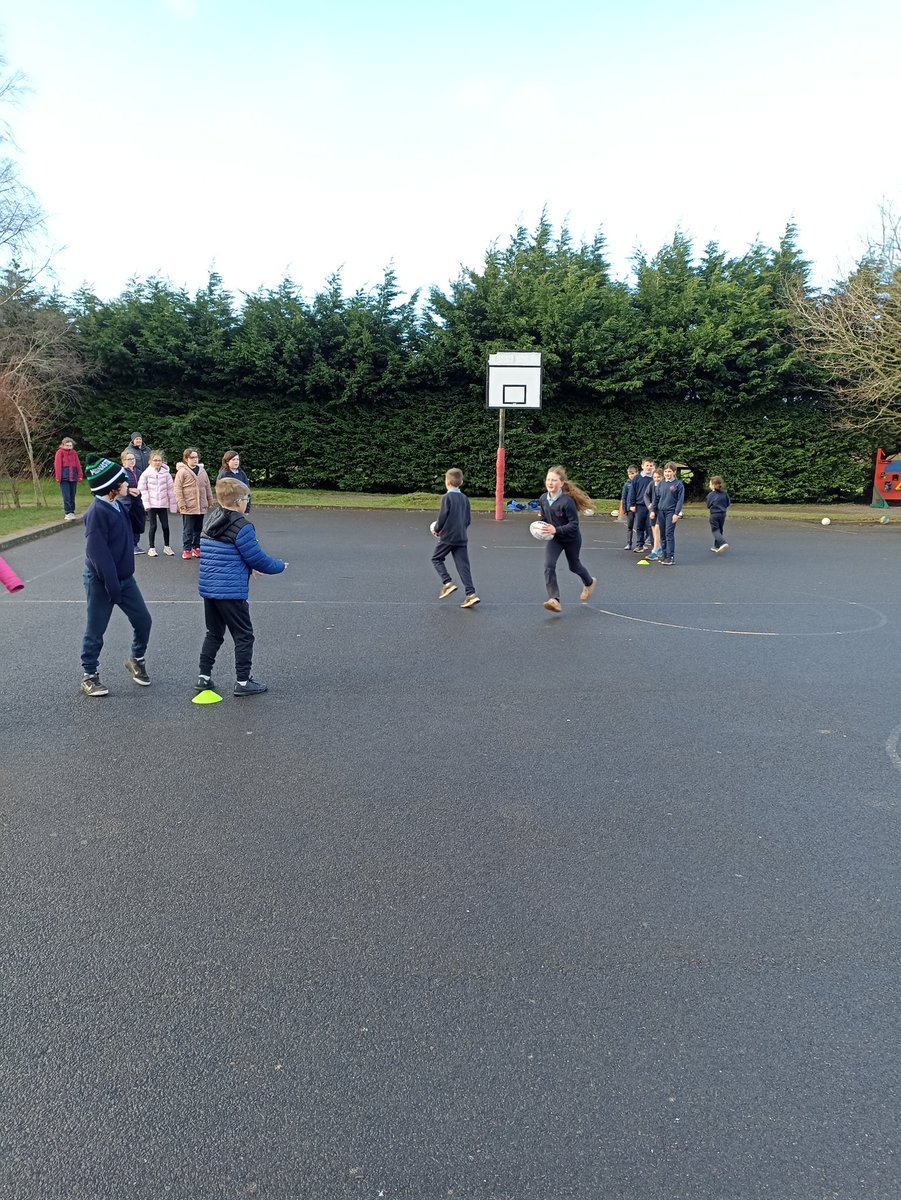 CilldararfcC's tweet photo. Great day in Scoil Bhride Lackagh 2nd and 3rd class and 4th and 5th class today serious energy and great fun had by all 👏👏👏👊👊👍👍
@CillDaraRFC @LeinsterBranch @JoeyCSnr  #neverstopcompeting #fromthegroundup https://t.co/FKHrjNaMkZ