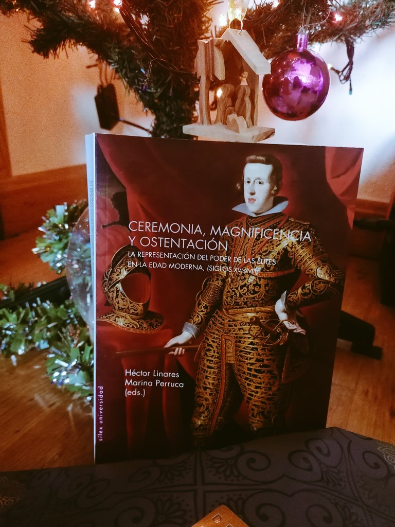silvittasilsil's tweet photo. This book was a great gift! 
Thank you so much @Hector_LinaresG 
Tip: run to your favourite bookshop to get it! https://t.co/qwTFd3zeYr