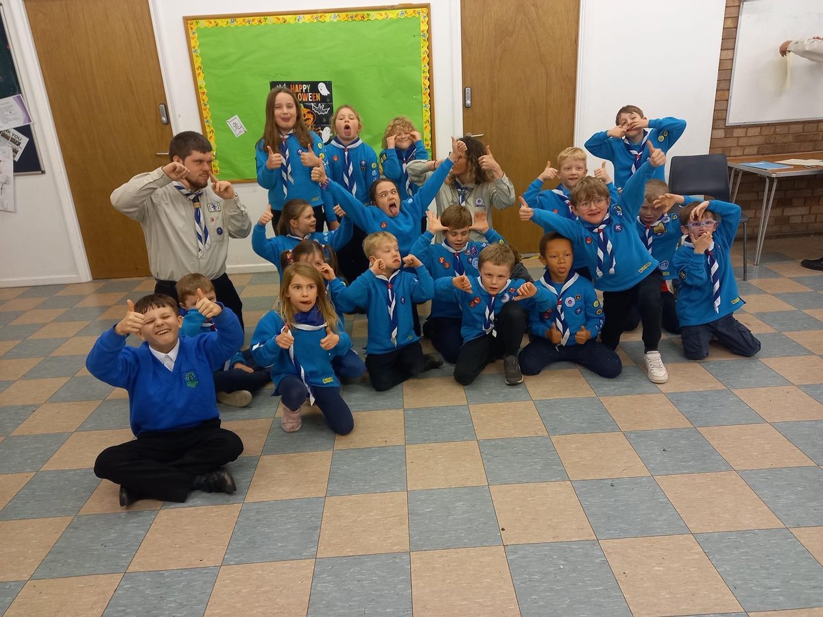 They’re back! Rowan Beavers pull some excellently silly faces at their first meeting of 2023 🤪🥸😝

#scoutshw #friends #scouting
