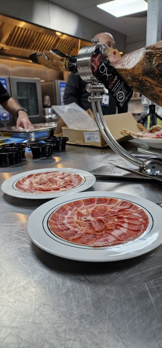 MRJoseSol's tweet photo. Great tasting day!! Jamón 100% Acorn Fed ALTA EXPRESIÓN Vintage 2018. Unique piece with 5 years in the cellars of @IbericosCOVAP 
#spanishham #hospitality #tasting https://t.co/vU7iXRehNR