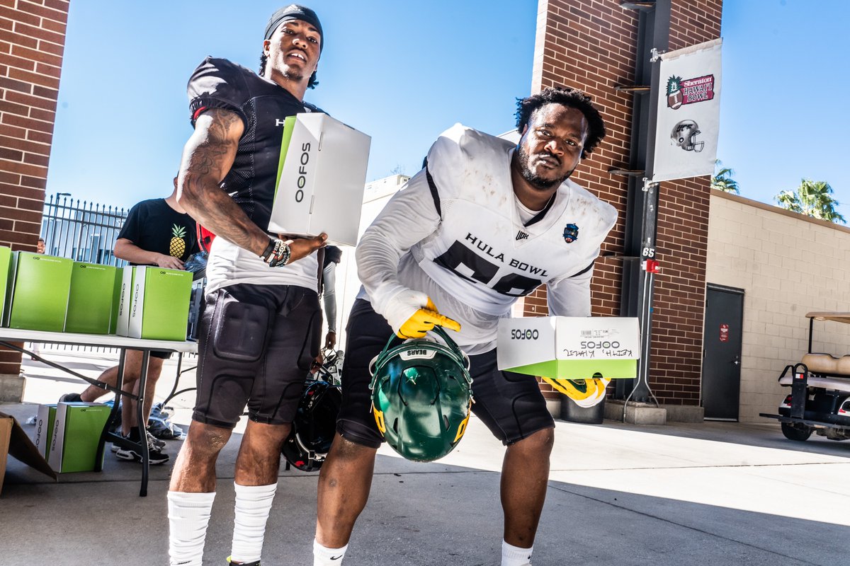 Hula_Bowl's tweet photo. Each player today received a pair of Oofos! Thanks for being such an awesome sponsor! #hulabowl #oofos #collegefootball https://t.co/WLyS1J1vNY