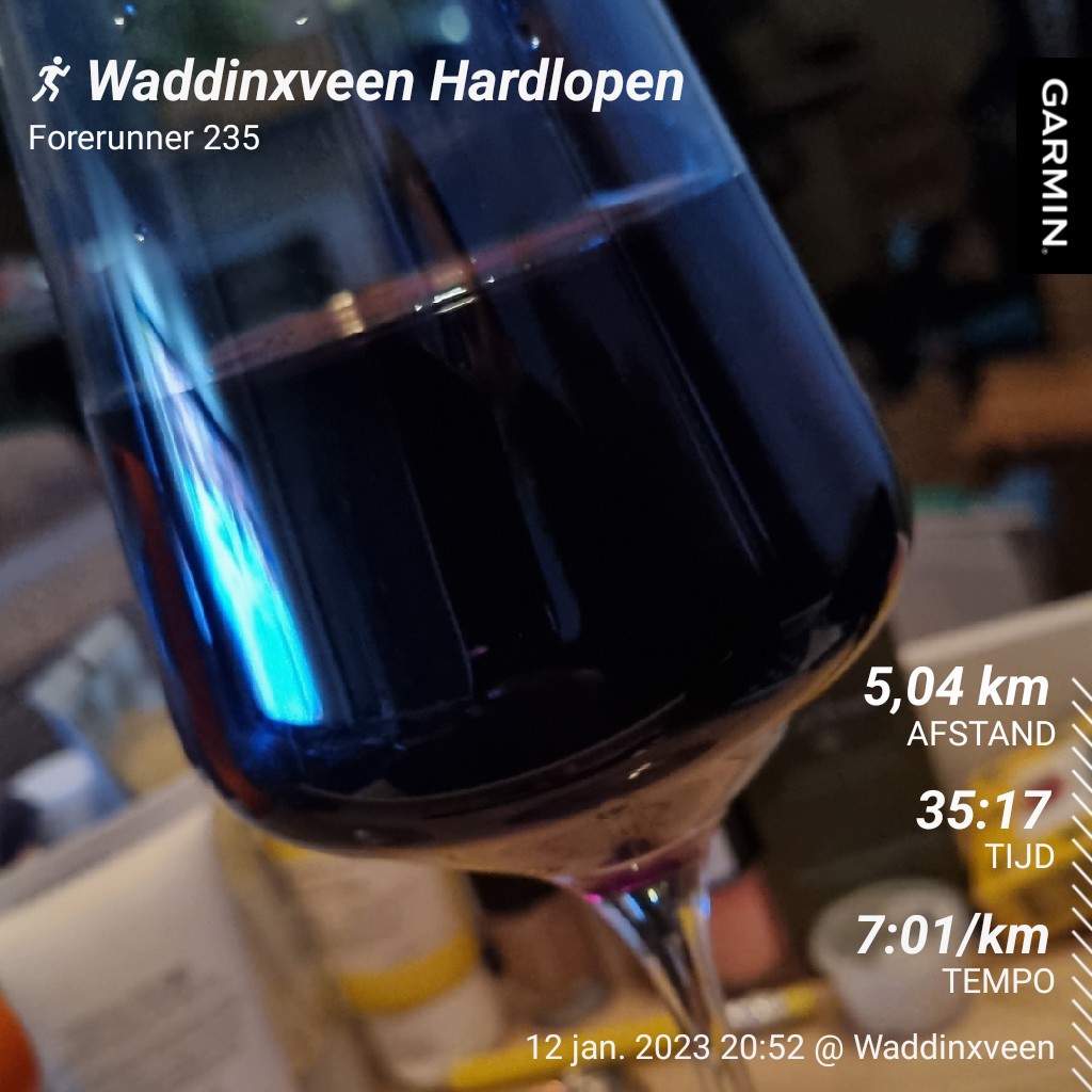 sellie72's tweet photo. Tot op de laatste draad aan mijn lijf, zeiknat, maar wel weer gegaan!! Wijntje verdient dus! #garmin #beatyesterday #14krun #arcticmarathon https://t.co/96jV56HRhC