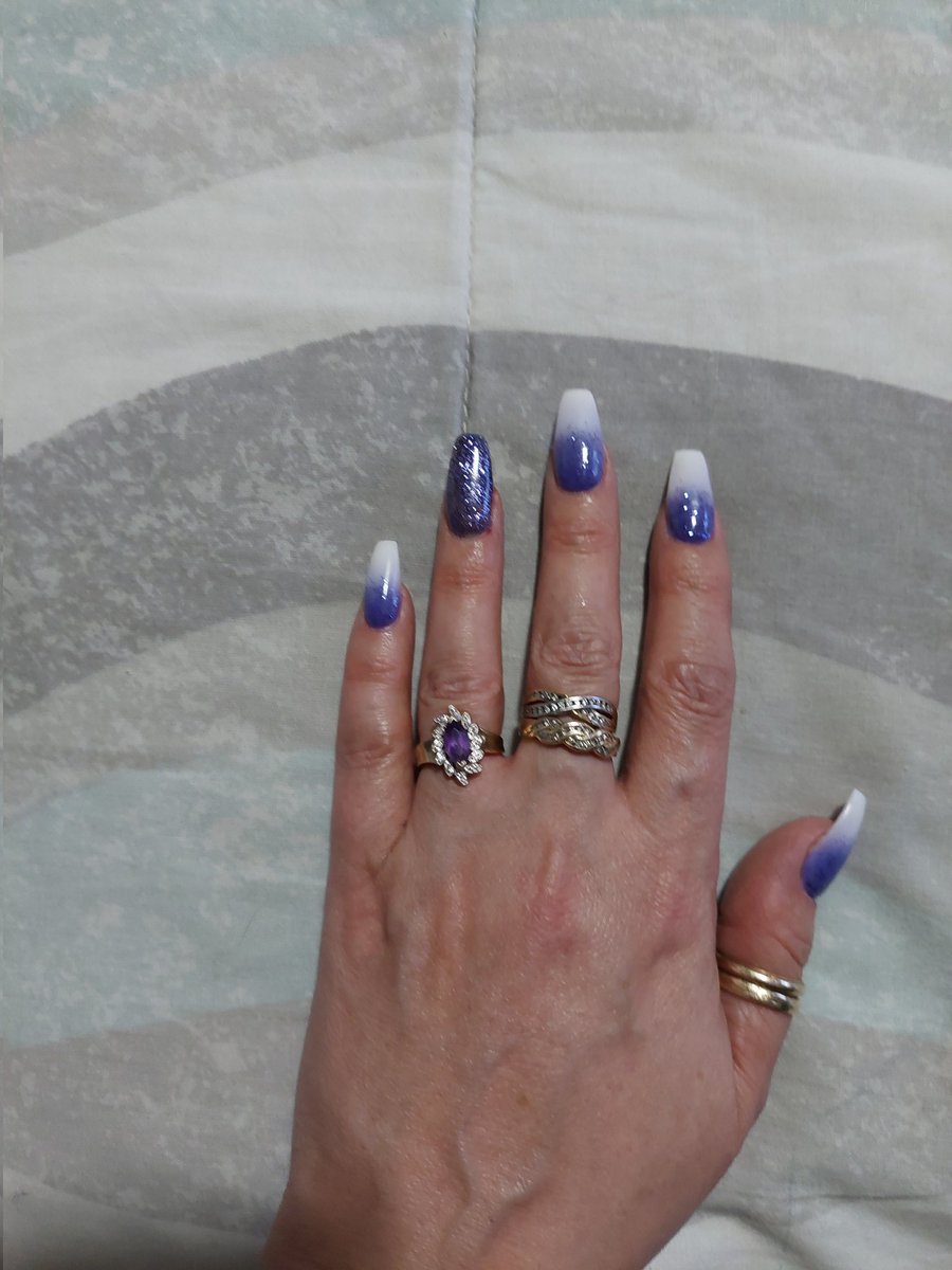 QueenBee_73's tweet photo. New #NailFlow Purple Ombre with sparkles π₯° https://t.co/XEEw47XoNZ