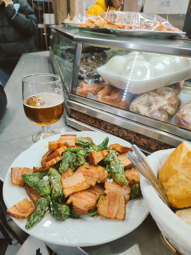 Tropatorrezna's tweet photo. Hay verde = es ensalada. El mejor bar del mundo: el Díaz. https://t.co/UlgwDzWahL