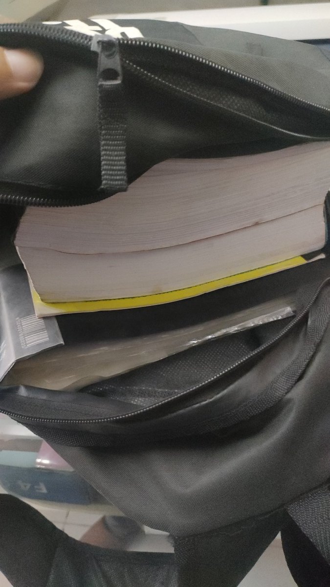 qaqlqfqi's tweet photo. Ngebawa buku seberat barbel https://t.co/gJTvJMoG8n