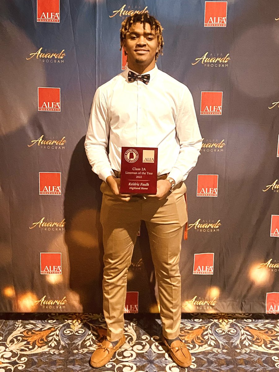 SquadronFB's tweet photo. Congratulations to @FaulkKeldric for being named ASWAโs 2A Lineman of the Year! Keldric has now enrolled at @AuburnU and is living on campus. We are extremely proud of Kel, his leadership, and his accomplishments at Highland Home School!
#SquadronPride https://t.co/dglZTaiJK6