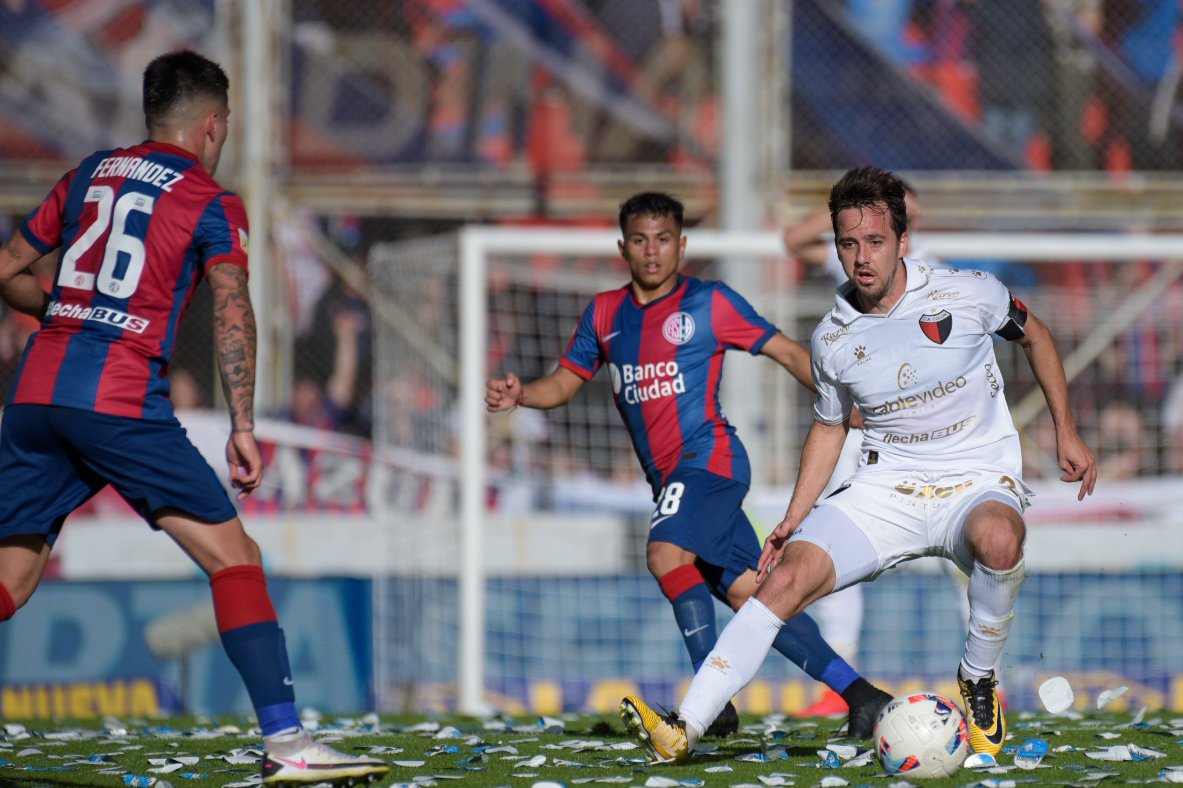 DebateSL's tweet image. 🔎🚨 • Cristián #Bernardi, luego de su desvinculación de #Fortaleza (🇧🇷), estaría en el radar de #SanLorenzo. 

🤔 ¿Opiniones? ¿Te gustaría que el ex #Colón llegue a #CASLA?

ℹ️ [INFO]: @radiogolsantafe