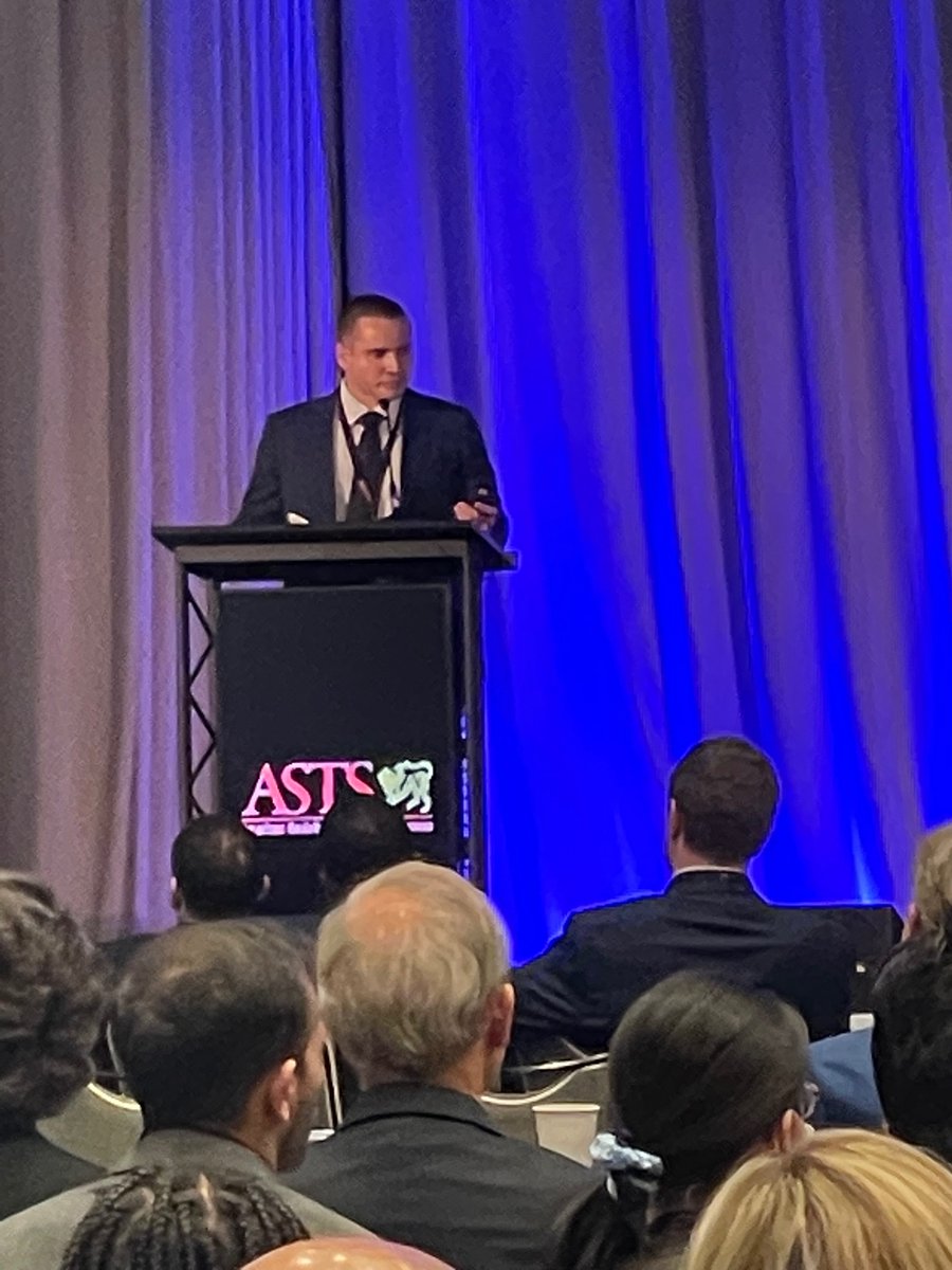 It’s January in Miami for @ASTSChimera winter symposium - the best way to kick off 2023! @dcron09 gave a great talk on the new kidney allocation system’s effect on kidney offer volume. @mghtransplantmd @mgh_transplant @MGHSurgery