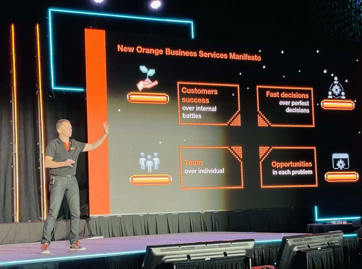 AlietteML's tweet photo. Kicking off a new year with our American sales teams in Houston, together with Kristof Symons and Scott Williams 💪🏻

The energy was incredible out there, the teams and partners tight-knit… all the ingredients are there for the success of our customers ✨

Let 2023 begin! https://t.co/Ot9kJwGImy
