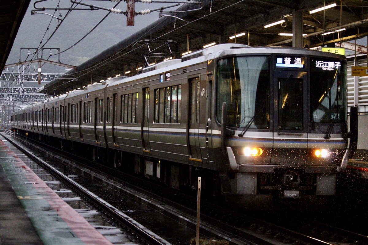 pictrain's tweet photo. おはようございます。

#京都線
列車遅延、JR総持寺駅での車内安全確認の影響で、一部列車に遅れが出ています。(05:55)

#おはようトレイン 
#フォロバ100
#電車
#鉄道 https://t.co/5arOr8fvTj