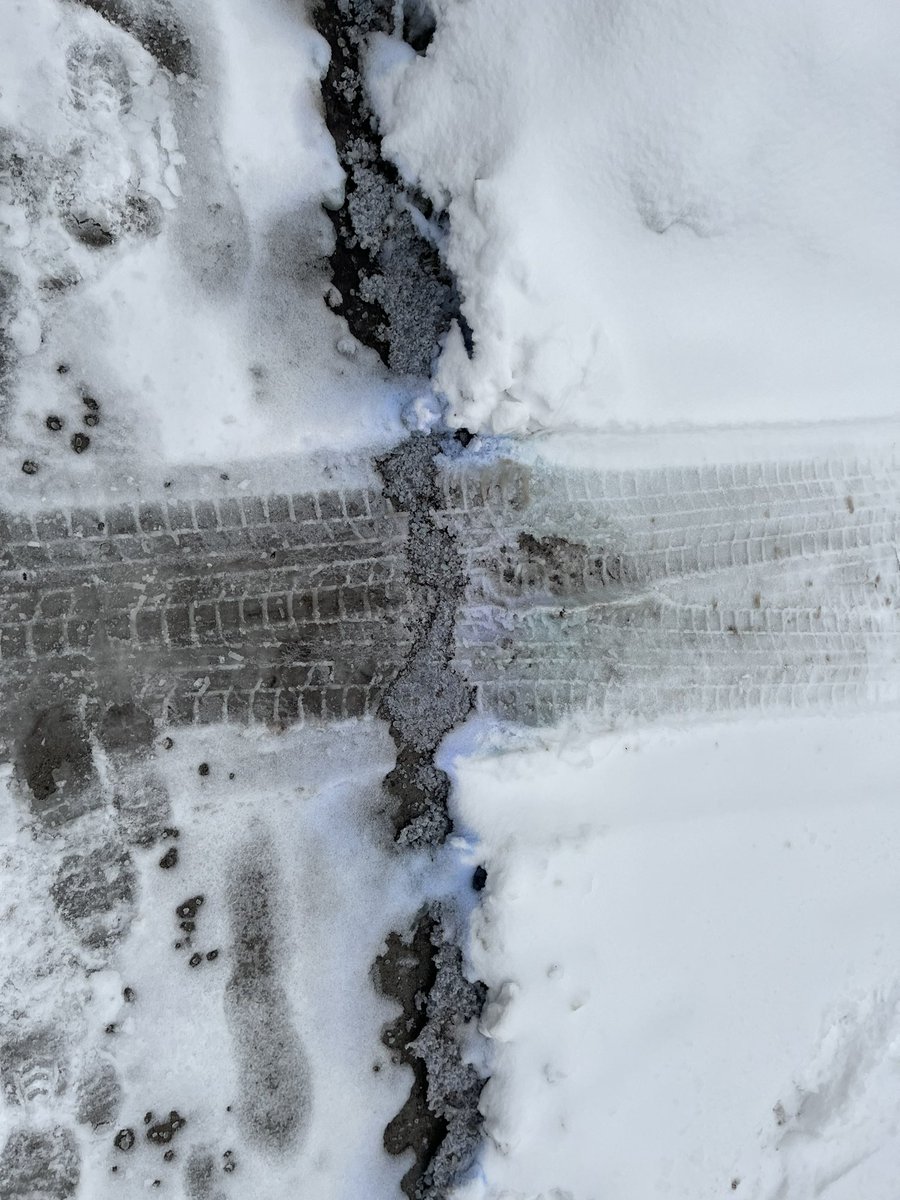 unclepowertool's tweet image. Hey @CapitalWard first time I’ve noticed blue salt on the sidewalk and was just wondering what the reasoning behind colouring it was?