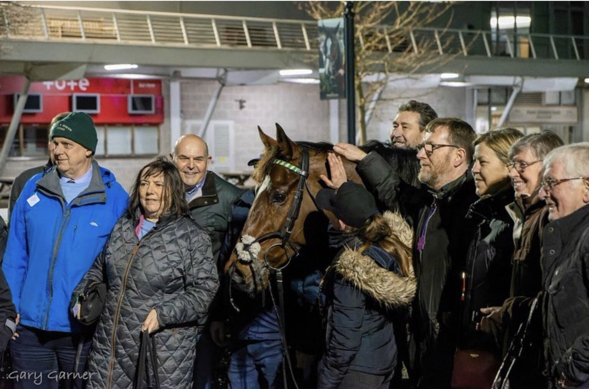 Unbelievably we have a chunk of Aced It still for sale. Last nights impressive win off top weight is not where he will be stopping and we have some lovely race plans for this year with him. 
A lovely horse that will be giving everyone involved some great days out. DM for info 😁