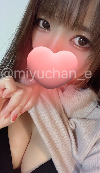 え、みたいの ？ 朝から、へんたいさんだねっ // んじゃあ、ちょっとだけだよ ？.. ♡ https://t.co/HLLn1YTJSK