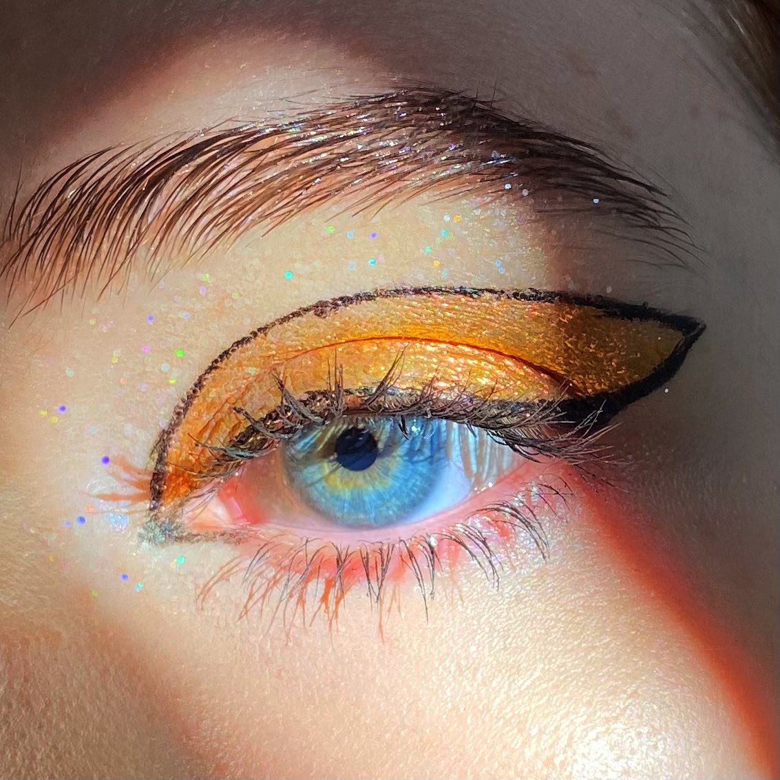 sunrise on my eyes ✨

.