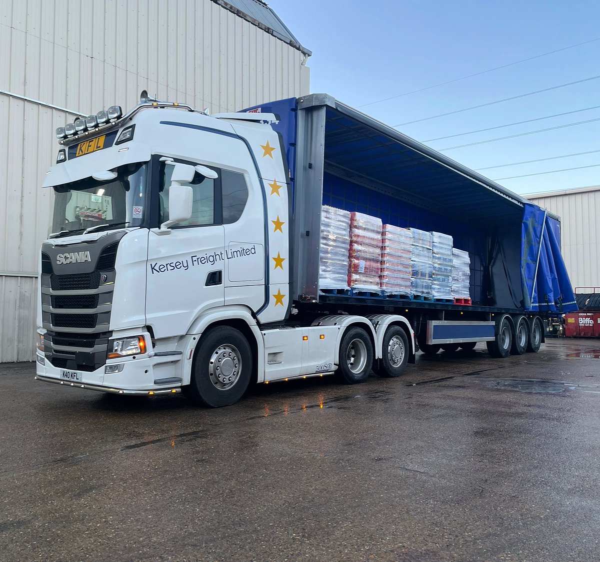 Calling the #southwest ☎️ We have #trucks tipping in your area daily! 

Contact sales@kerseyfreight.com for those full & part load #transport enquiries.

#brcAA #fias #FORSsilver #curtainsider #flatbeds #ukhaulage #deliveringexcellence