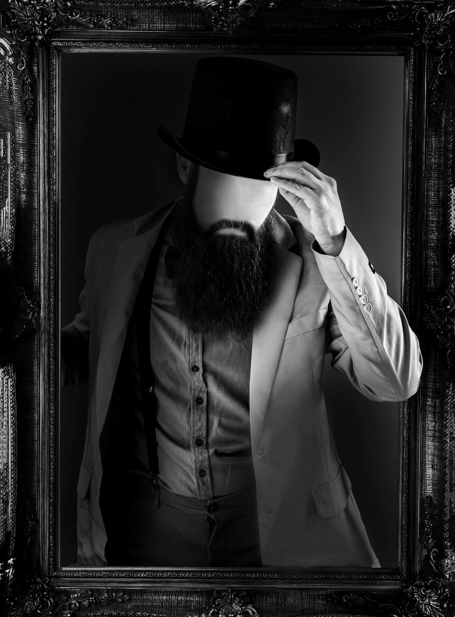 I’m so excited to tell you fam 🖤

My faceless duke will be exhibited IRL in Paris 🎩

Thank you so much <a href="/nabufaces/">NABU FACES</a> @bavugar <a href="/sharafi_eth/">nabu.base.eth</a> for this great opportunity 🔥🖤