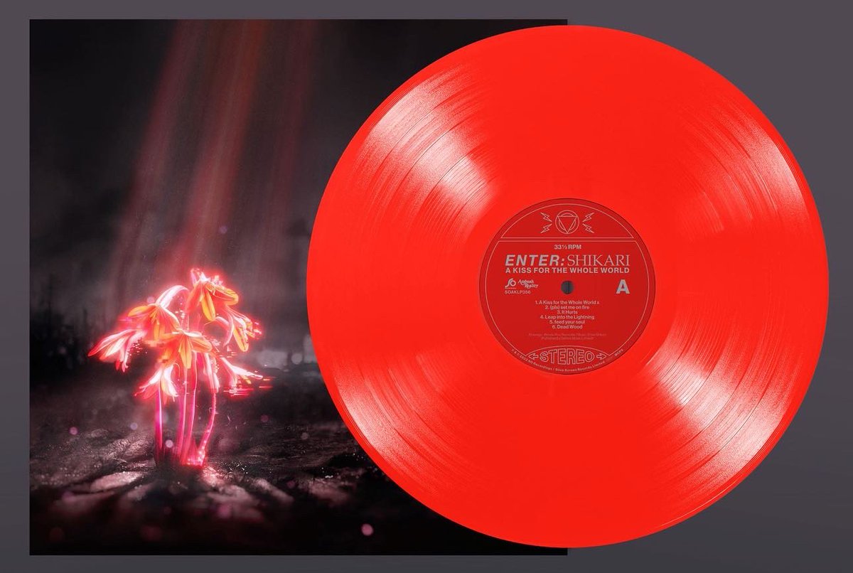 enterrob's tweet image. Today we announced the release of ‘A Kiss For The Whole World’. Recording this was one of the best experiences of my life. It was a project, a quest, an adventure. The songs we recorded are the BEST we’ve ever made. The time we shared was joyous. The creativity was endless.