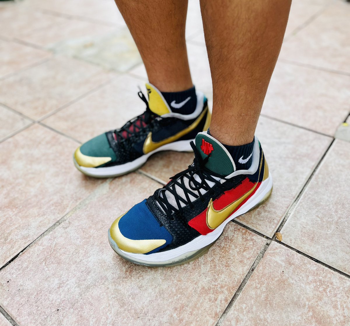 kb8thekid's tweet photo. Cleaned them up today, since theyβve been beat for a while π but at least i wear them #zkv #nike #nikebasketball #kotd #wdywt #kobe #kobev #undftd #undftdv #kobeundftd #mamba #draftday #zoomkobev #swoosh https://t.co/Hy9OaEcbfz