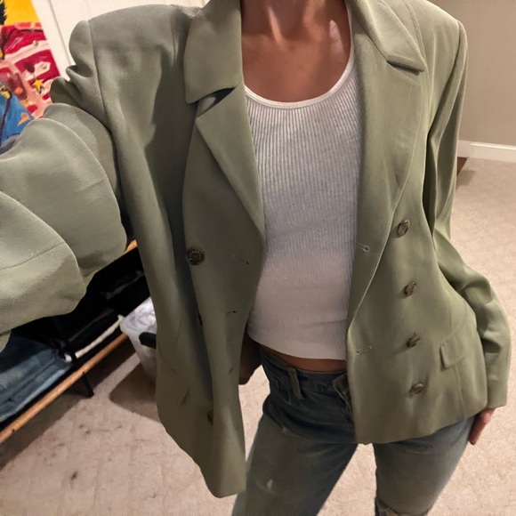 So good I had to share! Check out all the items I'm loving on <a href="/Poshmarkapp/">Poshmark</a> #poshmark #fashion #style #shopmycloset #elietahari #tiffanyco #burberry: posh.mk/Vb6isnarxwb
