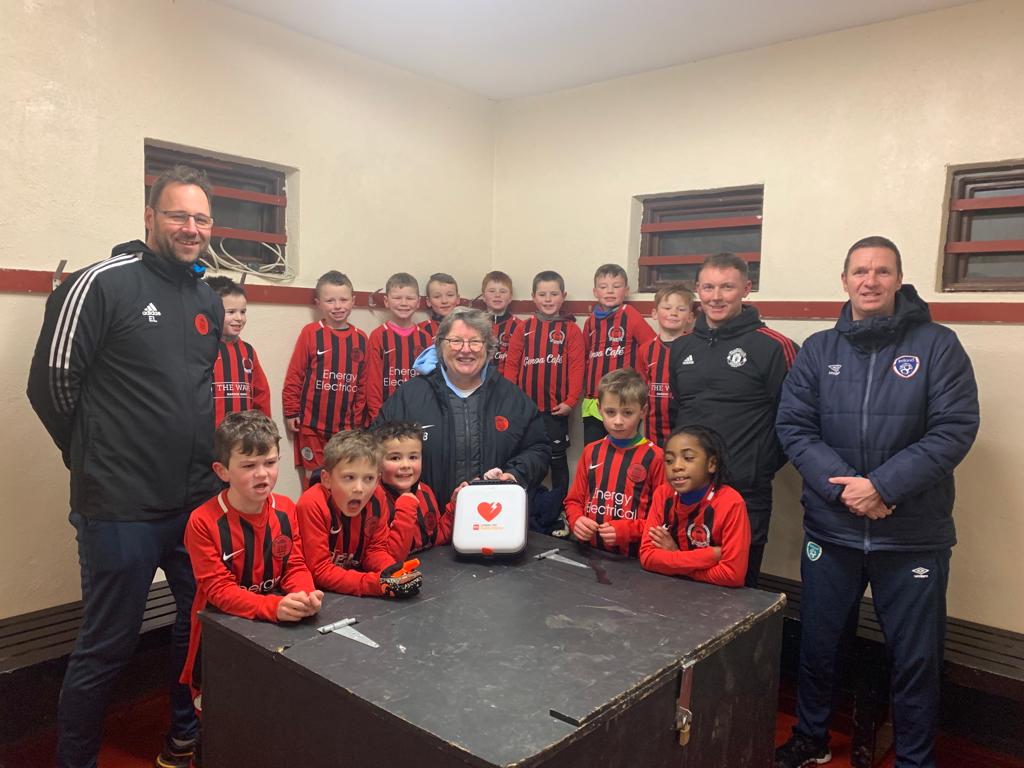 AdrianK84781897's tweet photo. Congrats to our Committee member, Toni Byrne, who in conjunction with the FAI initiative,  organised a Go Fund Me and got another Defibrillator for the Club @RushAthleticFc. This will be kept at the Clubhouse to help all pitches close by. Hopefully we never have to use https://t.co/YDTpnlzwsO