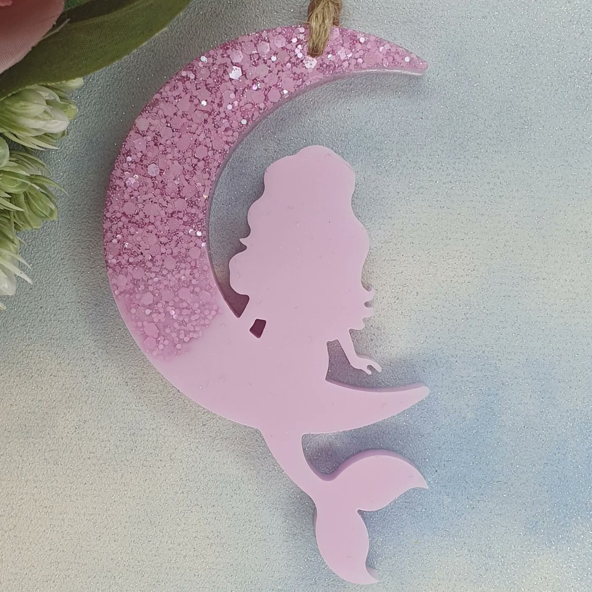 BlingMagda's tweet photo. My mini moons was a bestsellers in December and now most of colours are back in stock. You can find them on my eBay shop ⬇️
https://t.co/KVd0gHUE0P
or DM.
#moondesign #crescentmoon #resinmoon #resindesign #epoxyresin #epoxydecor #homedecor #walldecor #suncatcher #gift #giftideas https://t.co/rgydFnm9IL