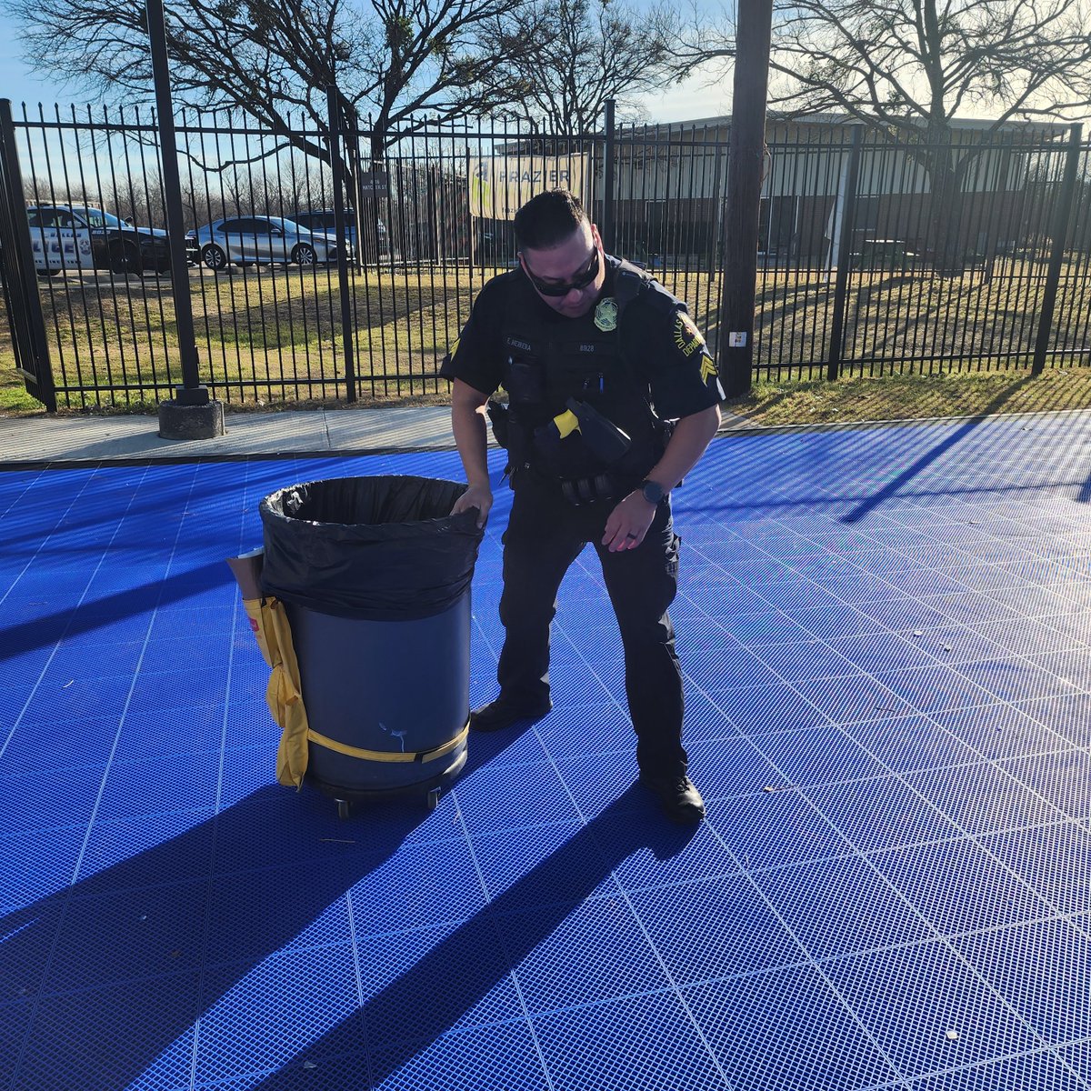FrazierRevital's tweet photo. Big shout out to Sergeant Herrera + Officers Neal & Van Hooser – along with a #Frazier Townhomes resident – for cleaning up broken glass on our basketball court yesterday!
#community #FrazierRevitalization
#dosomethinggood #dosomethinggoodinfrazier
#southeastdallas #dallastx https://t.co/Ogs4wIvpJw