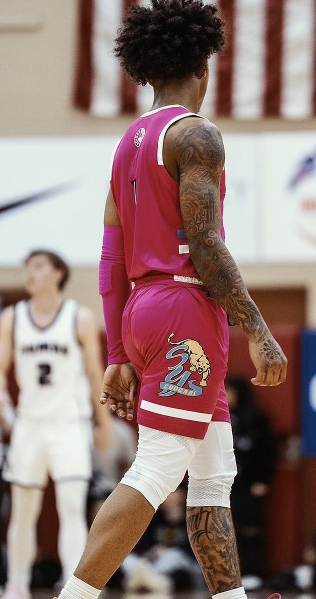 boysluvsage's tweet photo. Mikey Williams with the dumpy 🍑🍑 https://t.co/nWi4szn9NJ