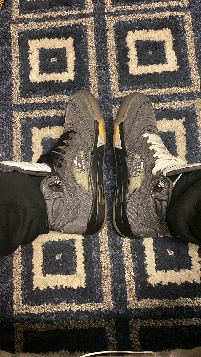 Kingbob423's tweet photo. #atmoscollectorsclub Jordan 5 off white SP Muslin. He went back and wanted to make something different but familiar. Takes the crown bc he took a classic  and put a twist on it. Comfort and elegant. The a ma maniere are a great shoe I wish I can add to my aj1 MENS size 11. https://t.co/jyun4r9s8j