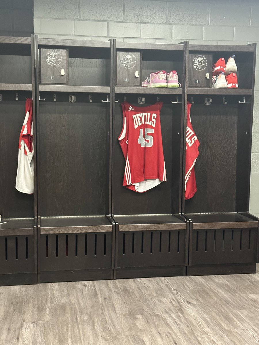 Red Devil Hoops tweet media