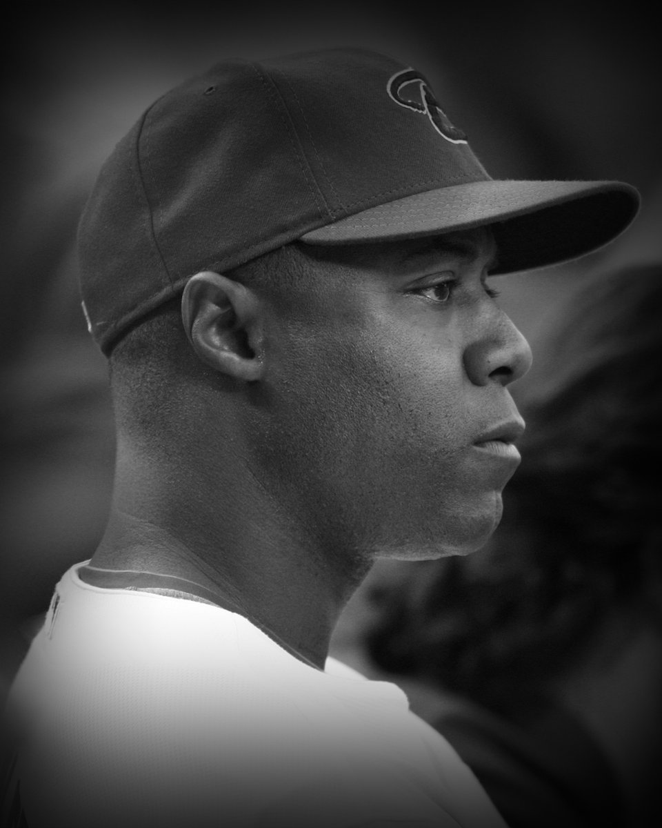 Dbacks's tweet photo. The #Dbacks offer our condolences to the family and friends of Lee Tinsley on his sudden passing.

We are grateful for his time as a D-back in the early 2000s. https://t.co/MZBEMgh1bG