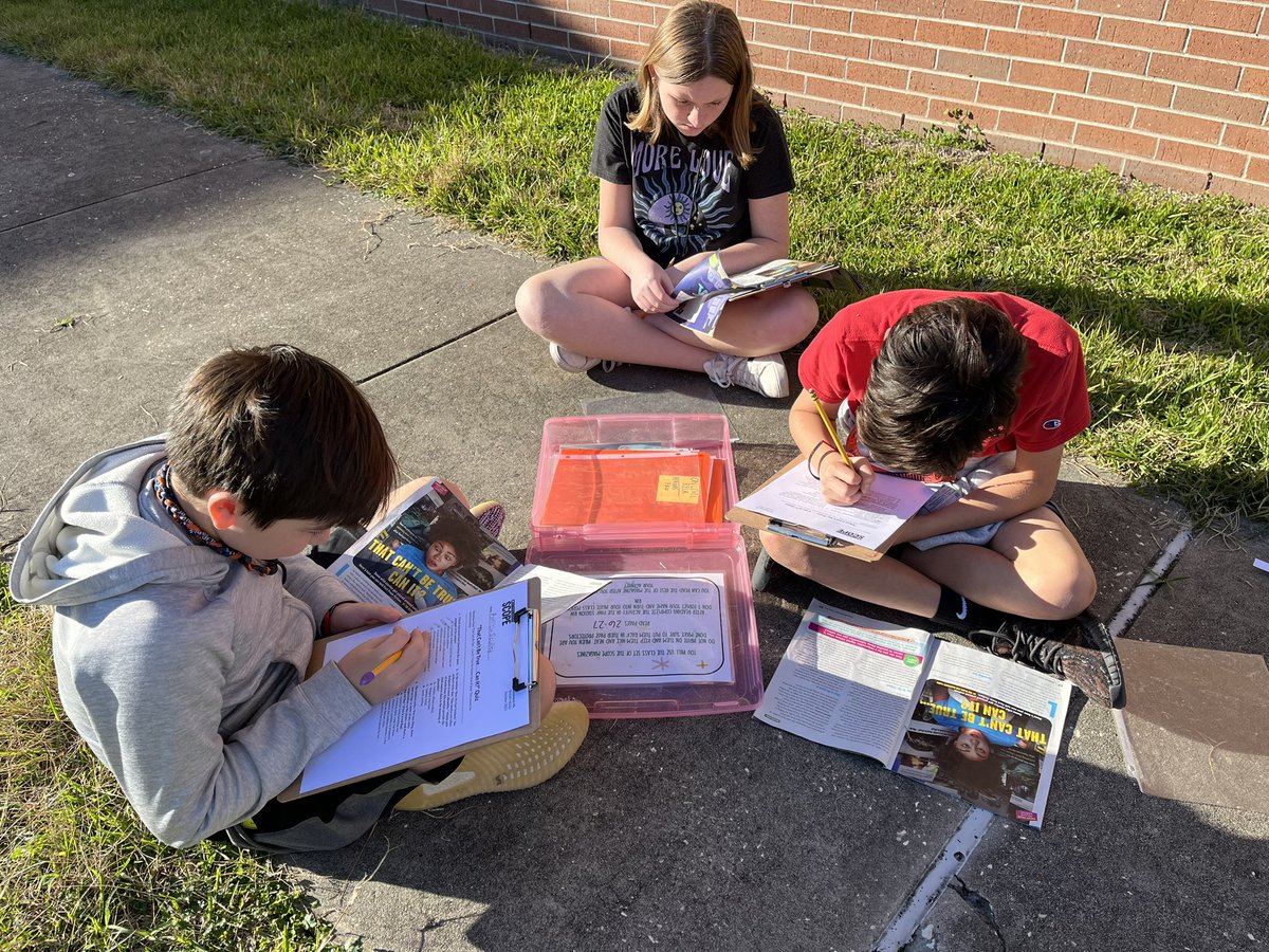 It was such a beautiful day today we decided to take our learning outside and soak up some sunshine ☀️ #6thgraderocks <a href="/AlainaTayl0r/">𝔸𝕝𝕒𝕚𝕟𝕒 𝕋𝕒𝕪𝕝𝕠𝕣</a>