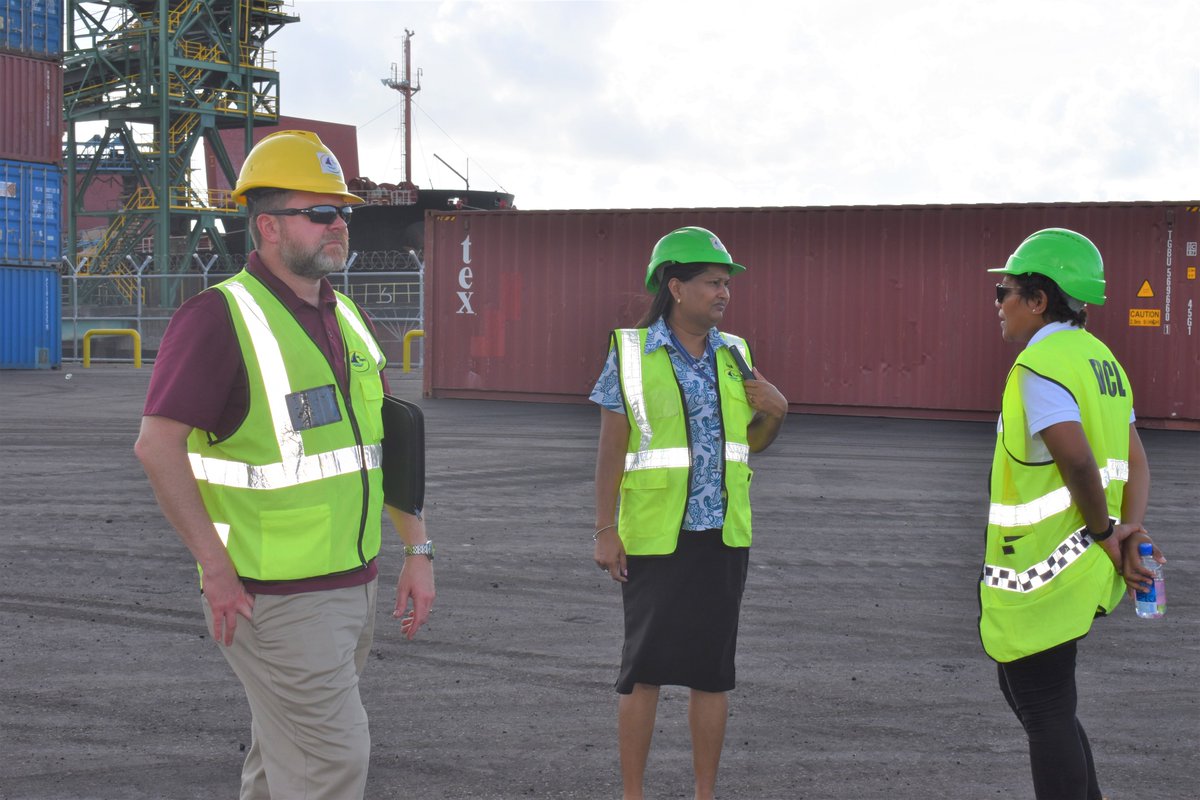 MaritimeFiji's tweet image. 2/2 The 5member team from the #USCoastGuard visited the Port of Lautoka (Queens Wharf) &amp;amp;Port of Suva(Kings Wharf) in an effort to provide guidance to #MSAF &amp;amp; @FPCL on the best port security practices that can be in place . 
#ISPSCode #IMO #MaritimeFiji #MSAF