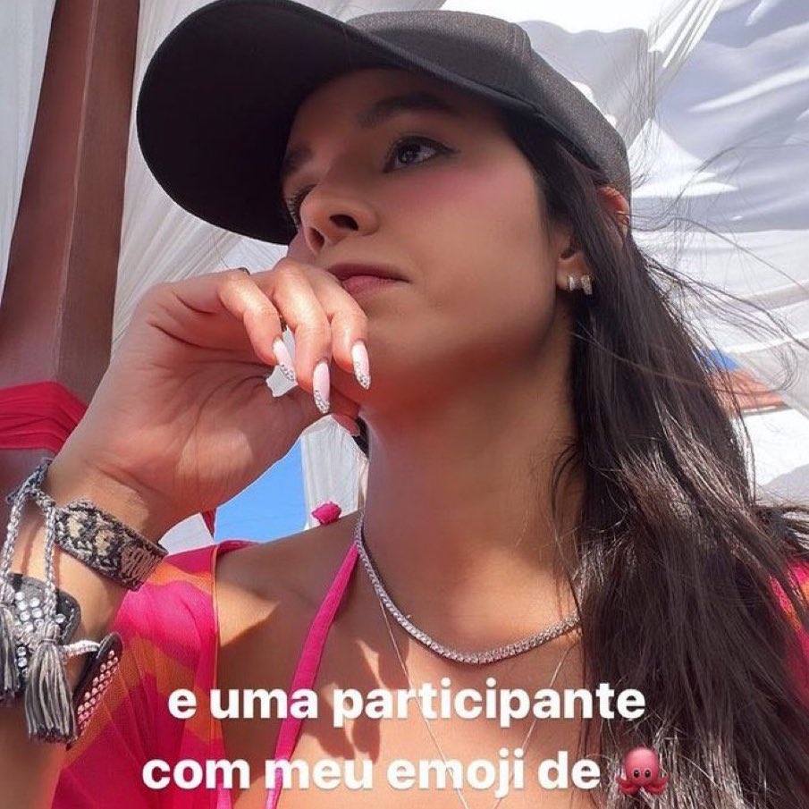 choquei's tweet photo. 🚨FAMOSOS: A ex-bbb Kerline não gostou que a Larissa, do grupo pipoca, está usando o mesmo emoji que o dela (🐙). #BBB23 https://t.co/mt1dZxnkls