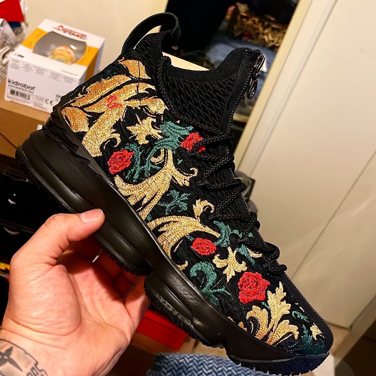 CaliBurroa's tweet photo. @RonnieFieg @atmos_usa Crazy seeing you here @RonnieFieg because the Lebron Closing Ceremony 15’s are by far my favorite collab, they just ooze royalty, truly fit for the @KingJames size 10.5 #atmoscollectorsclub https://t.co/olCpqZ9INW
