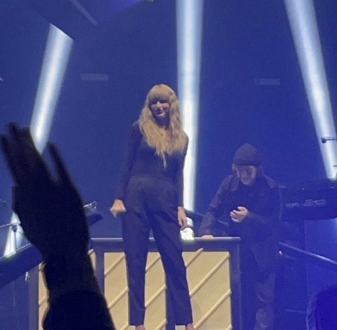 cowboyinwoods13's tweet photo. taylor swift constantly crashing her friends london concerts to perform her own songs for the very first time will always be funny to me 😭 https://t.co/QRCPCc0FPs