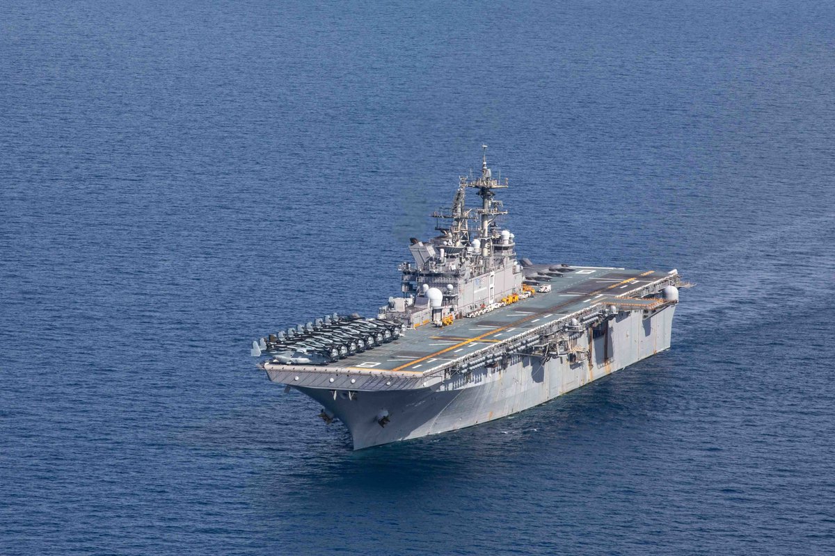 USPacificFleet's tweet image. Maritime #CombatPower in the #Pacific.
1) USS Makin Island in the Java Sea 
2) An F/A-18E Super Hornet makes an arrested landing onboard USS Nimitz in the Philippine Sea
3) Marines practice visit, board, search and seizure (VBSS) in the Natuna Sea
@INDOPACOM @US7thFleet