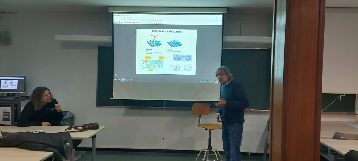 alexmegapc's tweet image. Avui en @meteopolita i jo em fet una classe de #meteo a @universitatURV al Master de formació Professional agrair a @ibangbc professor titular i content d’haver conegut en @AdriaPinol i la resta d’alumnes.