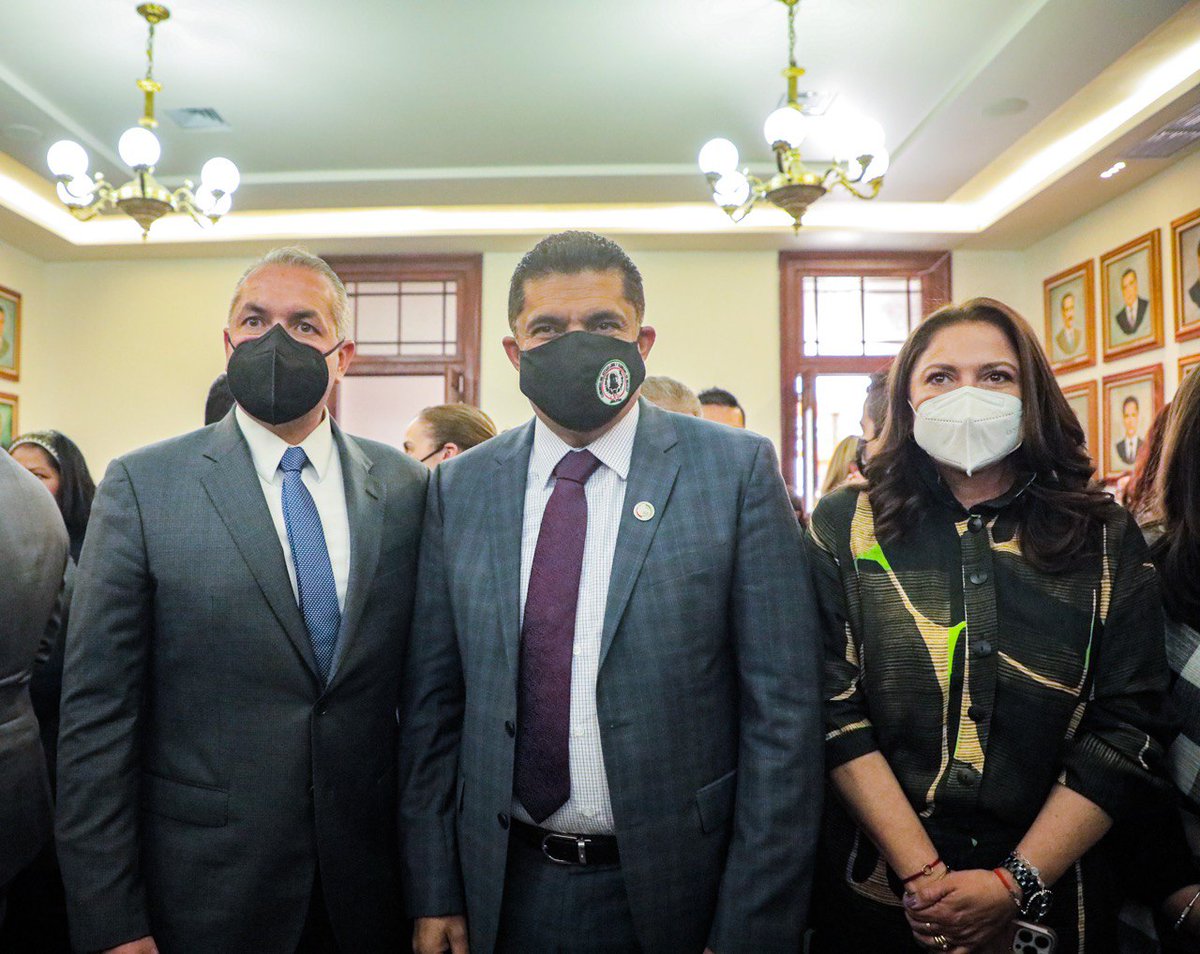 jmvalerapiedras's tweet photo. Agradezco la invitación de @sergiobanosr, Presidente Municipal de Pachuca y de su esposa Bárbara Montaño, Presidenta de @DIF_Pachuca, a presenciar la firma de la declaración de Venecia, que reconoce a la familia como un elemento esencial para los ODS de la Agenda 2030. https://t.co/iERP73NPVh